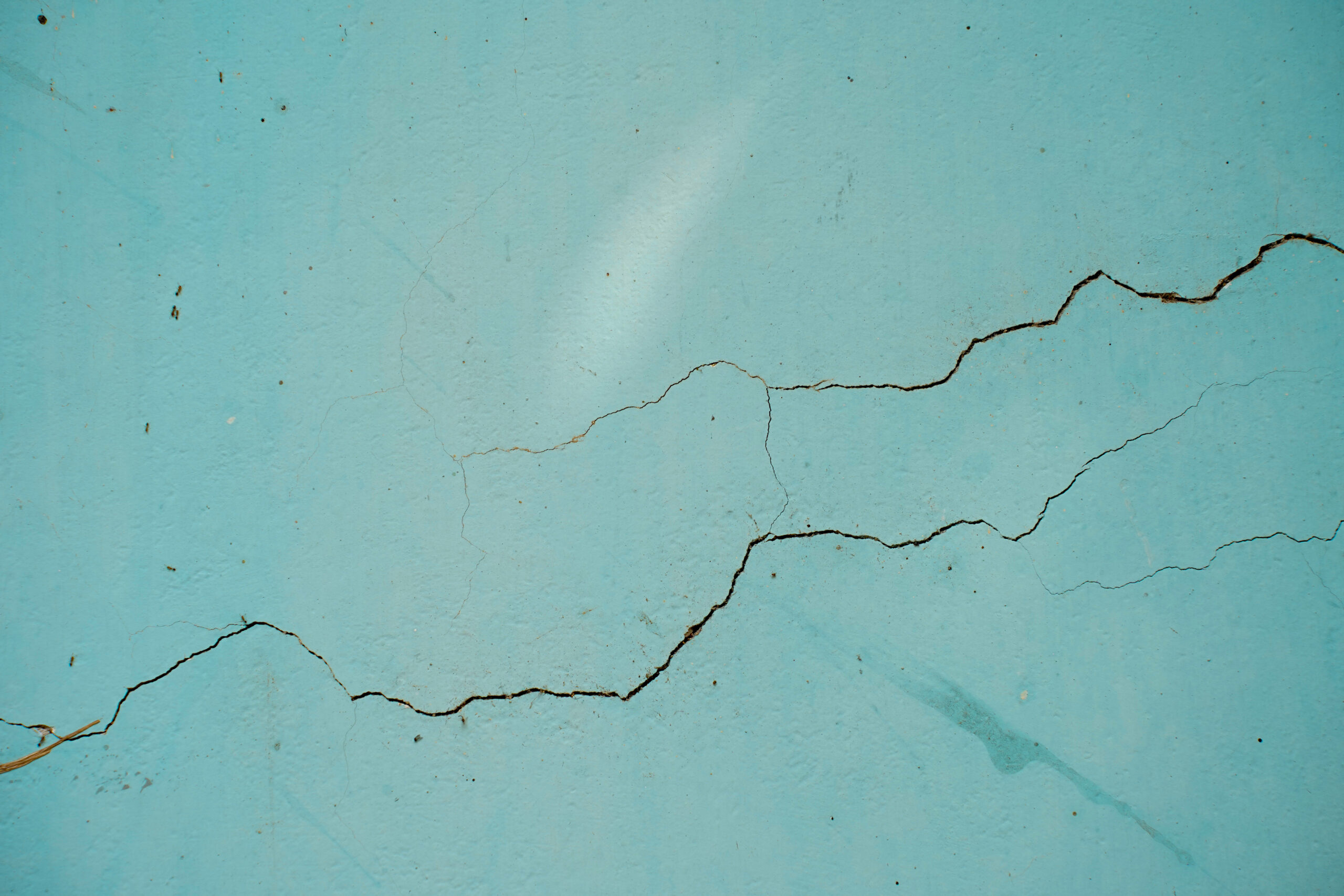 Horizontal Cracks in Walls: Causes and Engineering Solutions