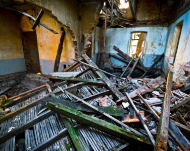 Визначення аварійності об’єкта: як зрозуміти, чи ваш будинок ще можна врятувати