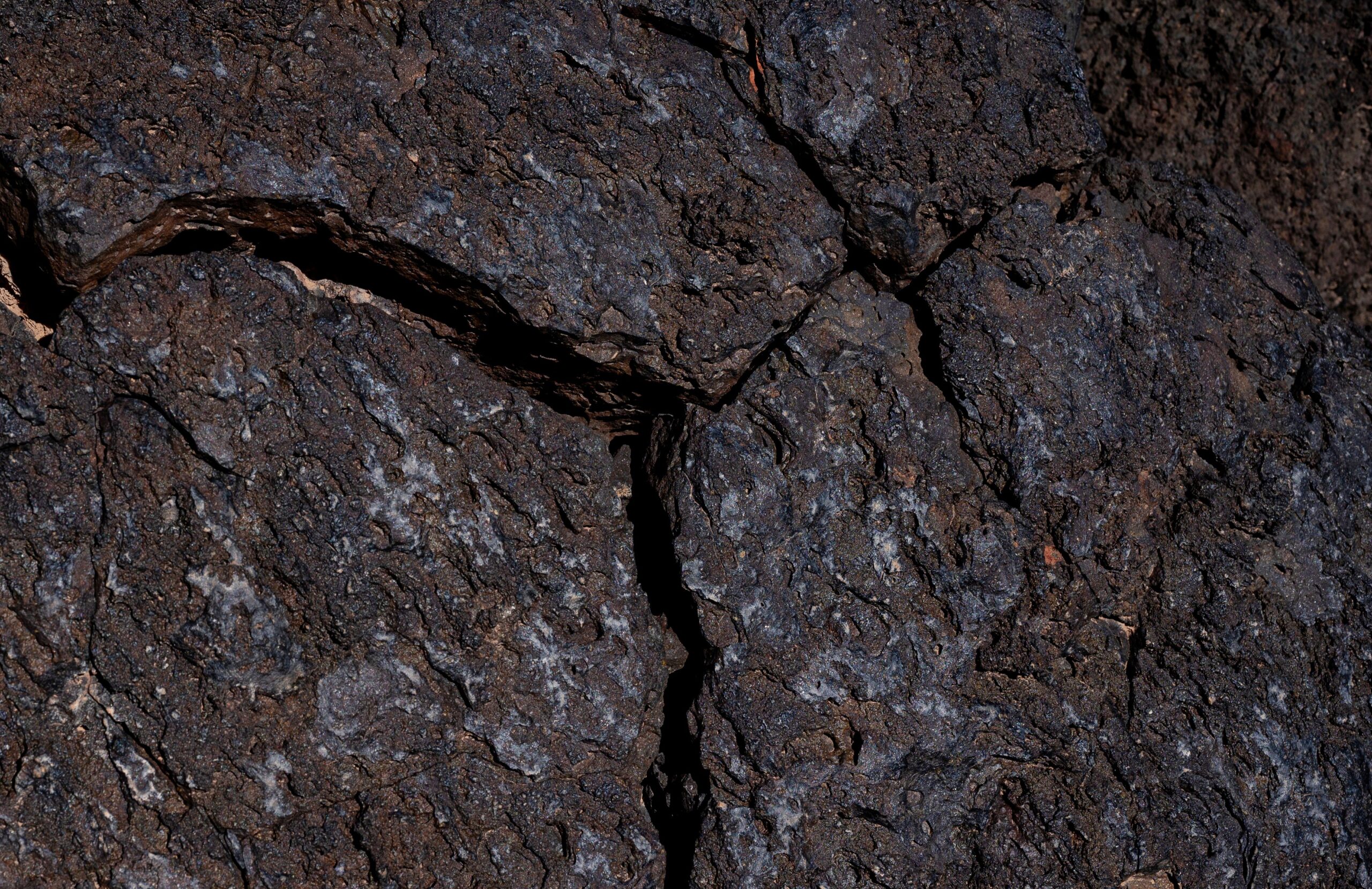 Cracks After Renovation: How to Understand If Your Building Is at Risk