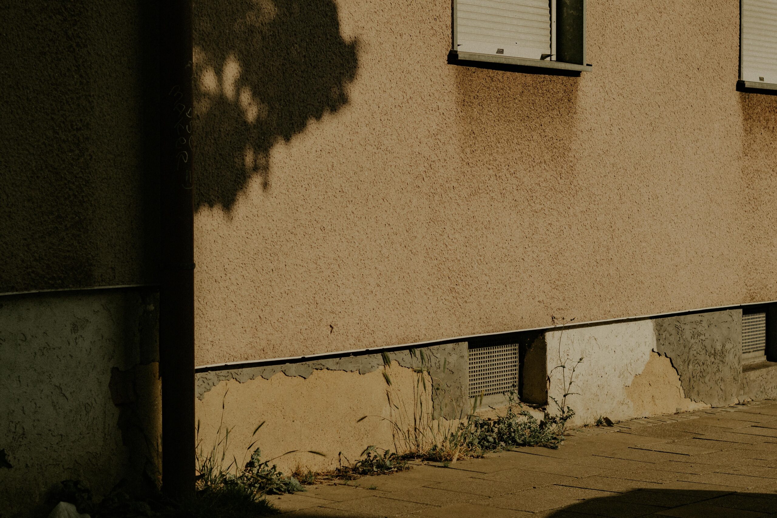 Soil Settlement Near the Foundation: Causes, Dangers, and Repair Methods