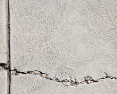 Cracks in Room Corners: When It Is a Danger Signal