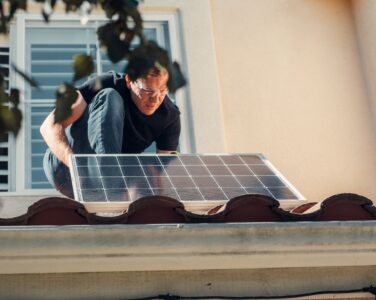 Old Roof and Solar Panels: Can They Be Installed Without Risk?