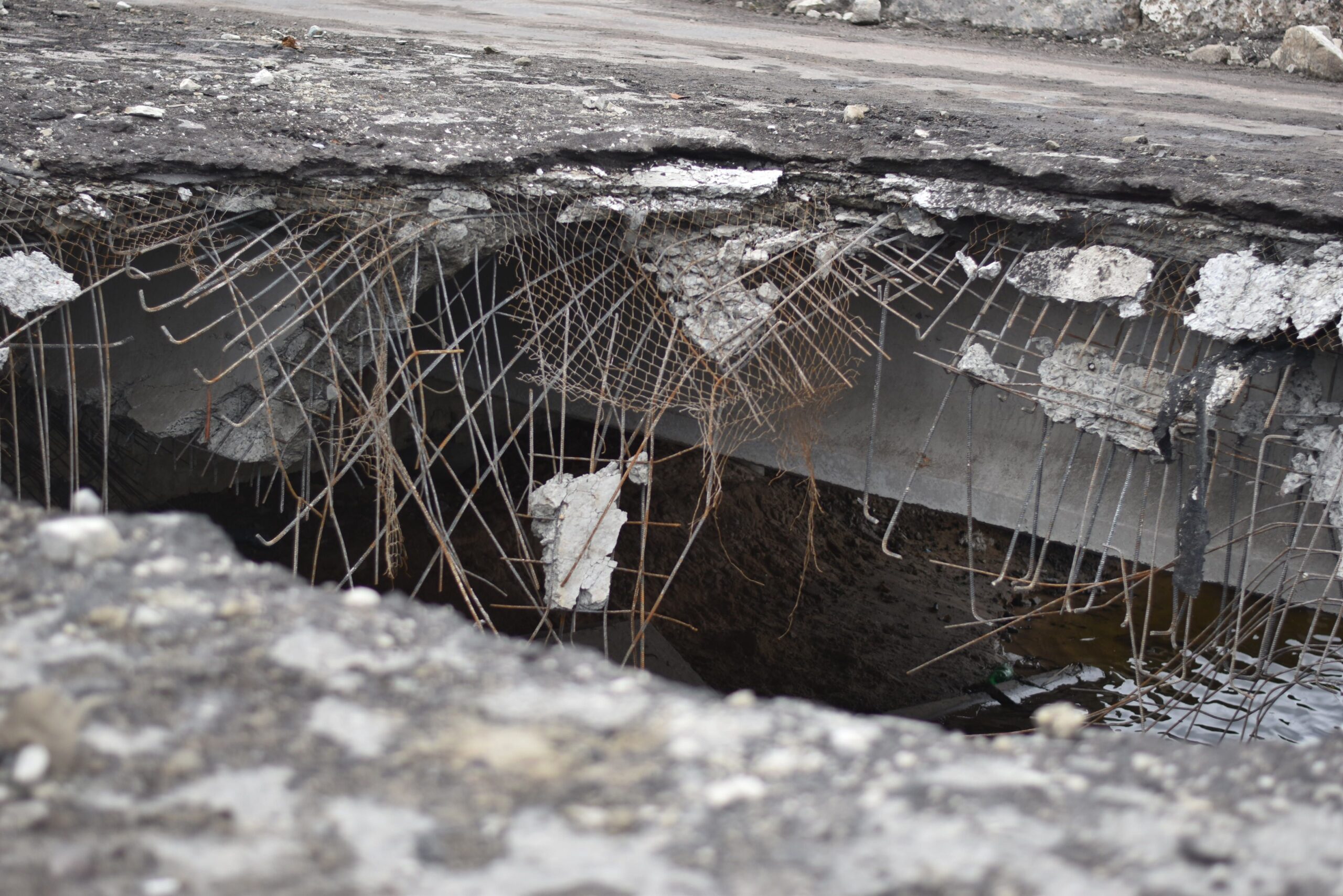 Concrete Spalling on Floor Slabs: Causes, Dangers, and Diagnostic Methods