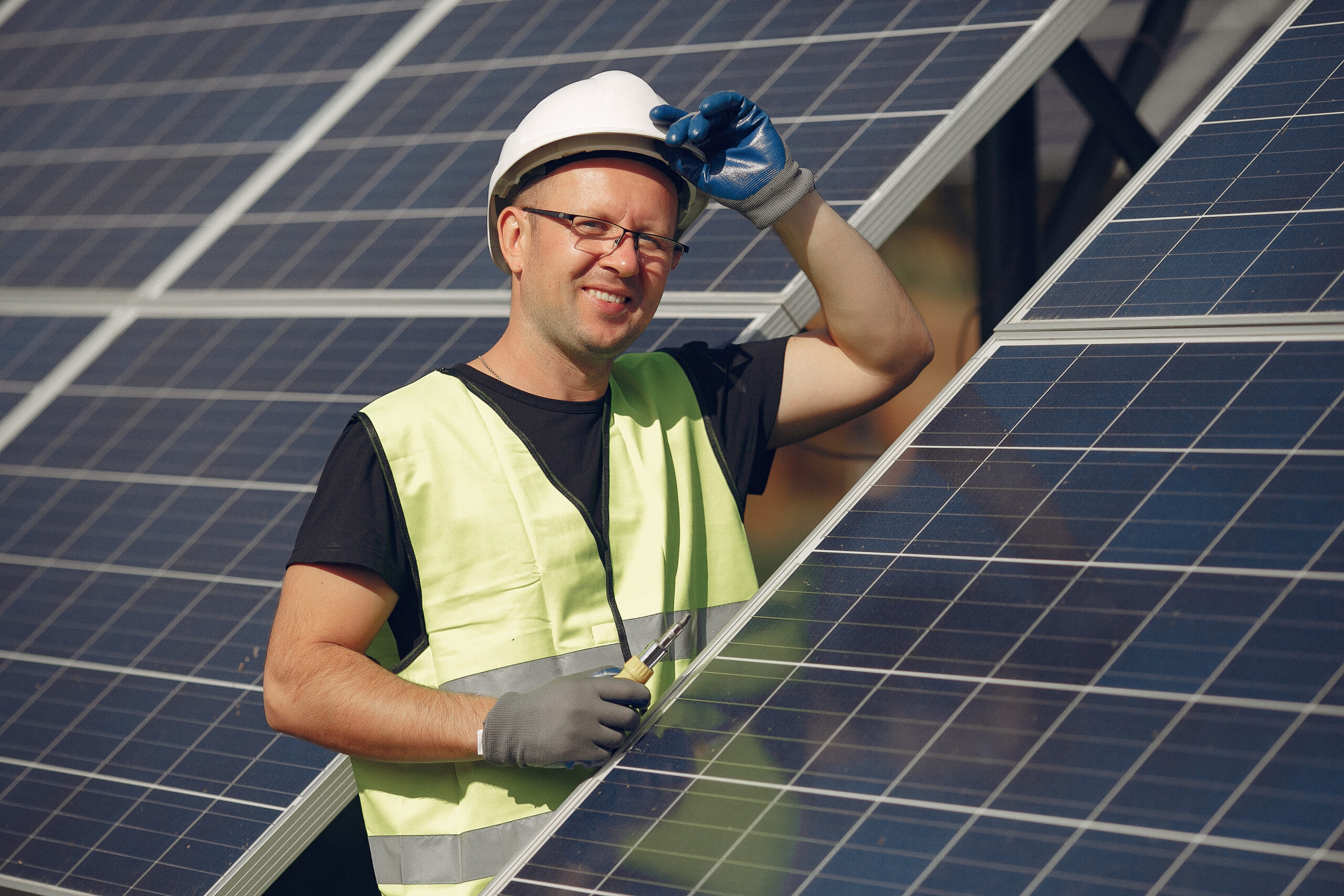Roof Inspection Report for Installing Solar Panels for a Bank: Requirements, Contractors, and Registration in EDESSB