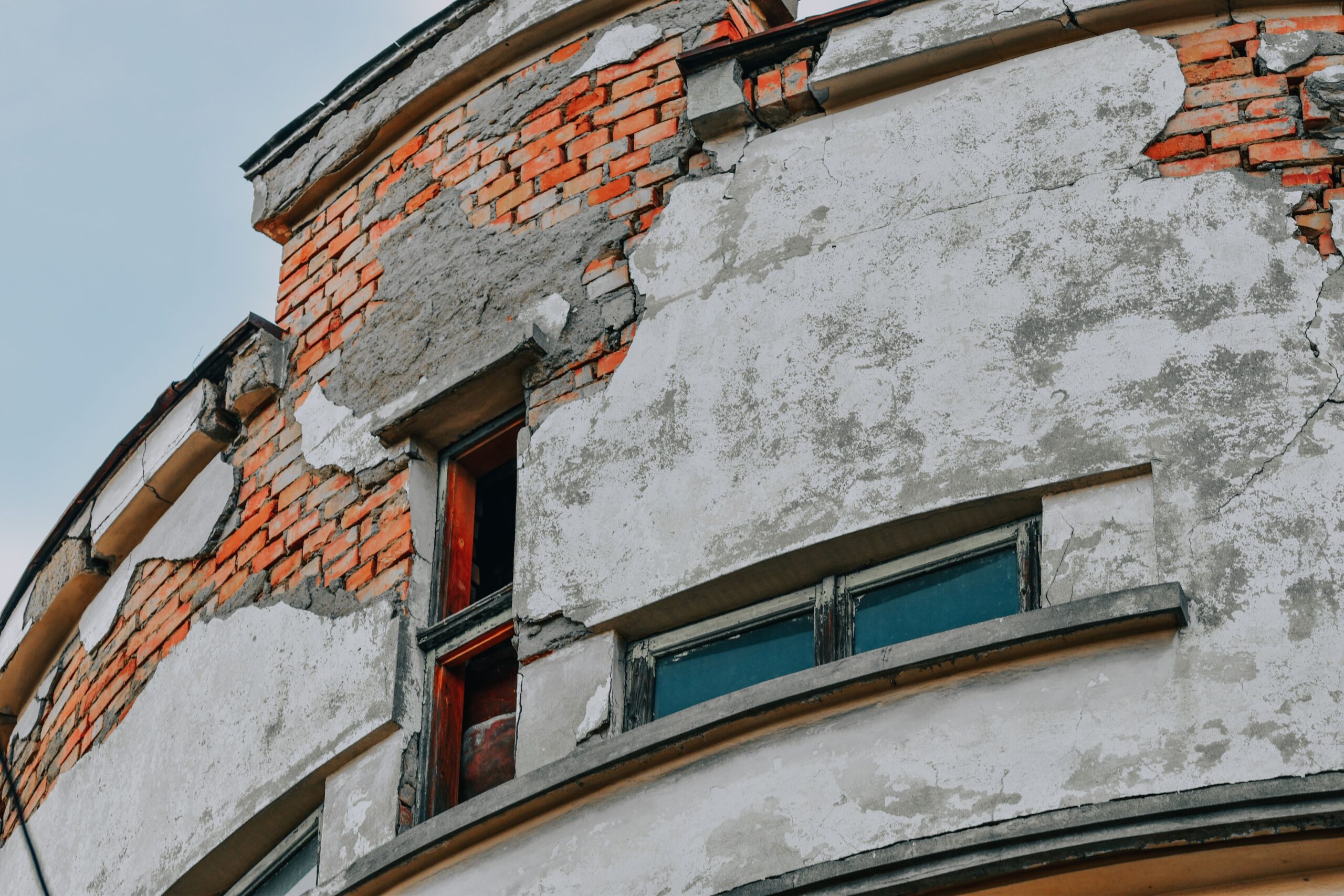 Обстеження зруйнованої нерухомості в Харкові: оцінка конструкцій в умовах масштабних руйнувань