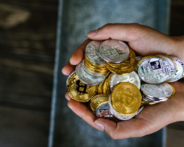 Як продати квартиру та вкласти виручене в біткоїн або інші криптоактиви