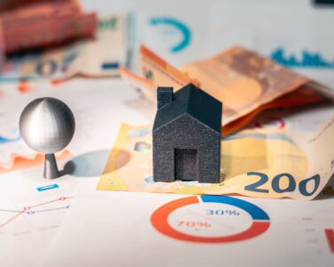 Як безпечно купити нерухомість в Україні, перебуваючи за кордоном