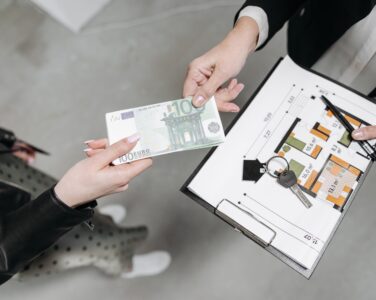 Чи може іноземець купити нерухомість в Україні